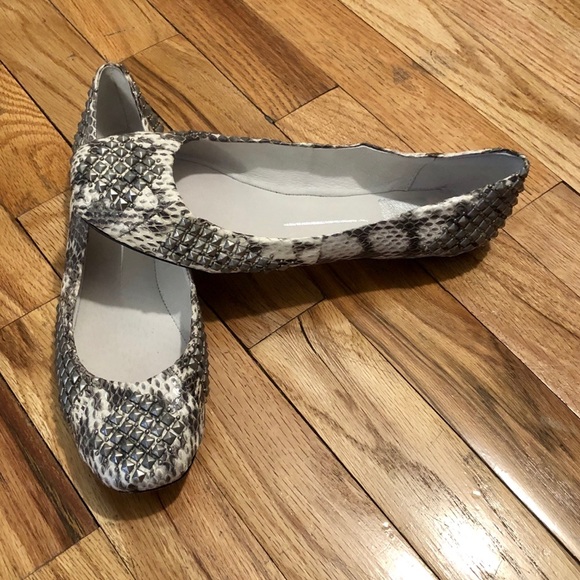 Dolce Vita Snakeskin flat ballet slippers with silver studs size 6.5 - Picture 6 of 9